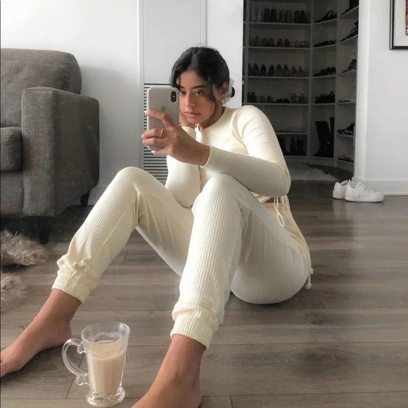 PrettyLittleThing Womens Small Ribbed Ruched Side Long Sleeve Top Cream - Picture 4 of 7